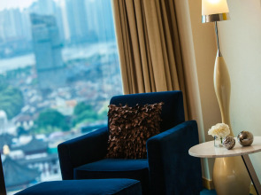 Отель Renaissance Shanghai Yu Garden