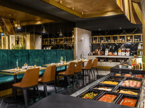 Emerald Downtown Suites