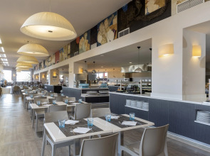 Отель Las Palmeras Affiliated by FERGUS 