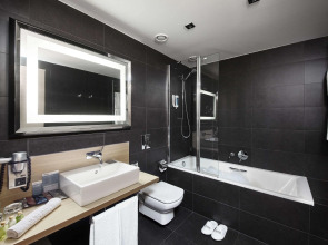 Отель Occidental Praha Five