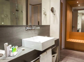 Отель Barcelona Catedral