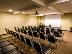 Urban Green Hotel & Suites