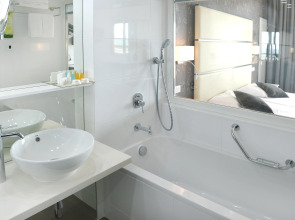 Palm Beach Hotel & Bungalows