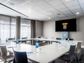 Best Western Plus Suitcase Paris La Defense