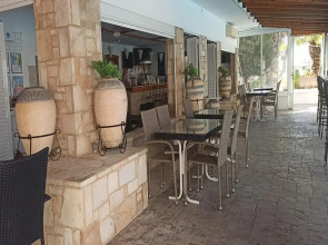 Coliseum Studios & Apartments