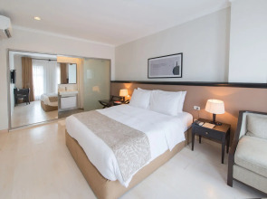 The Alcove Library Hotel