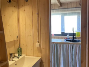 Черный домик