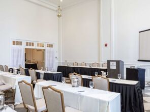 The Yorktowne Hotel, Tapestry Collection by Hilton