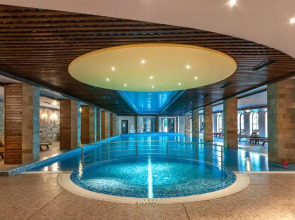 Grand Royale Apartment Complex & Spa