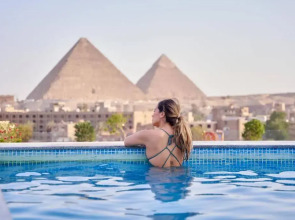 New Pyramid Front Hotel