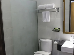 Отель Grand Whiz Nusa Dua