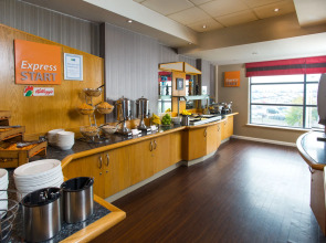 Holiday Inn Express London Luton Airport by IHG