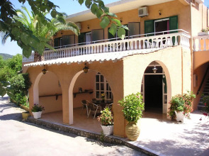 River Studios & Apartments