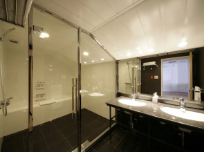 The Ridge Hotel & Apartments