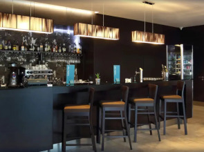 Отель Occidental Praha Five