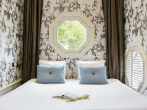 The Amsterdam Canal Hotel