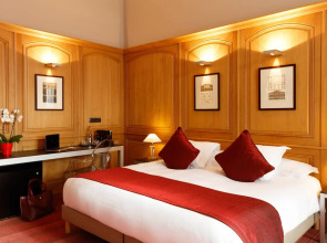 Hotel de Bourgtheroulde, Autograph Collection