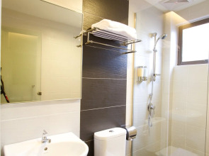 Lotus Hotel Masjid India