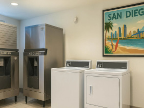 Motel 6 San Diego, CA - Downtown