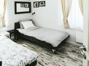 5 Vintage Guest House