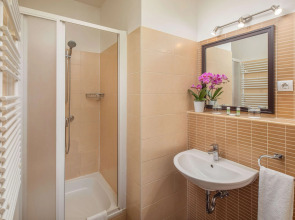 Escala Hotel & Suites