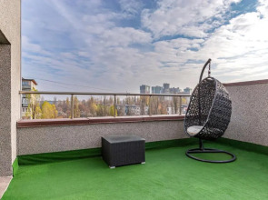 Отель Ambassador Plaza