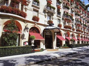 Отель Plaza Athenee