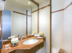 Dauphine Saint Germain Hotel