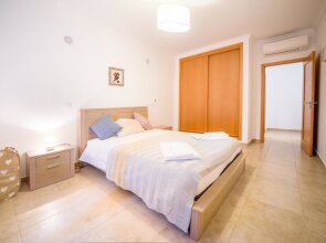 A04 - Large Modern 1 bed Apartment with pool by DreamAlgarve