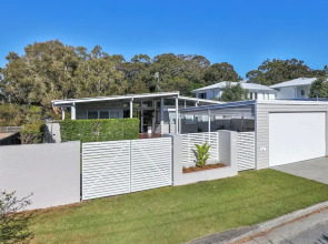 Luxe Waterfront Stay -Tallebudgera Creek