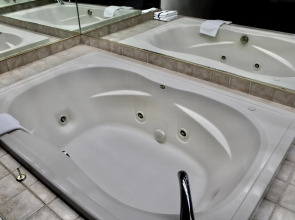 Carlton Lodge Adrian