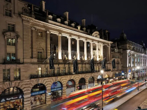 Отель The Dilly