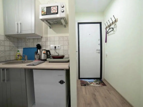 Диван и чемодан на улице Сибиряков-Гвардейцев