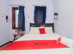 RedDoorz near Pantai Boom