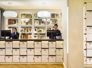 Отель H10 Universitat