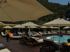 Manaspark Deluxe Hotel