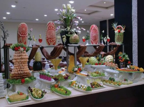 Dar Al Eiman Royal Hotel