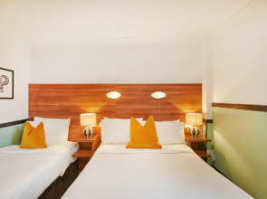 Huttons Hotel, Victoria London