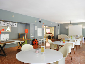 Отель Tres Torres Atiram