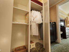 Hong Kong Disneyland Hotel