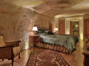 Golden Cave Suites
