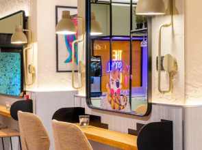 Petit Hostel Palacio Real