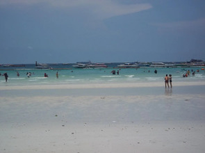 Nemos Guesthouse and Massage