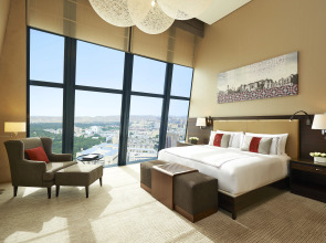 Отель Fairmont Baku at the Flame Towers