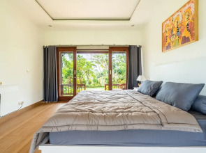 Pini Sentana Village