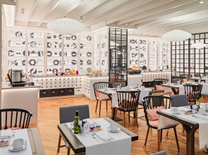 Отель H10 Universitat