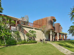 Отель Candi Beach Resort and Spa