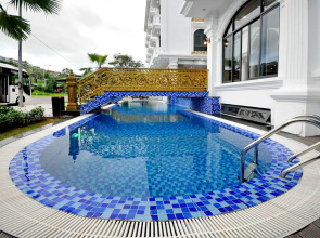 Crown Nguyen Hoang Hotel