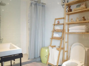 Chala Number 2 Art and Gallery House