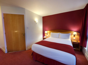 Waterloo Hub Hotel & Suites